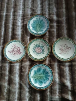 5 assiettes anciennes majolique Longchamp