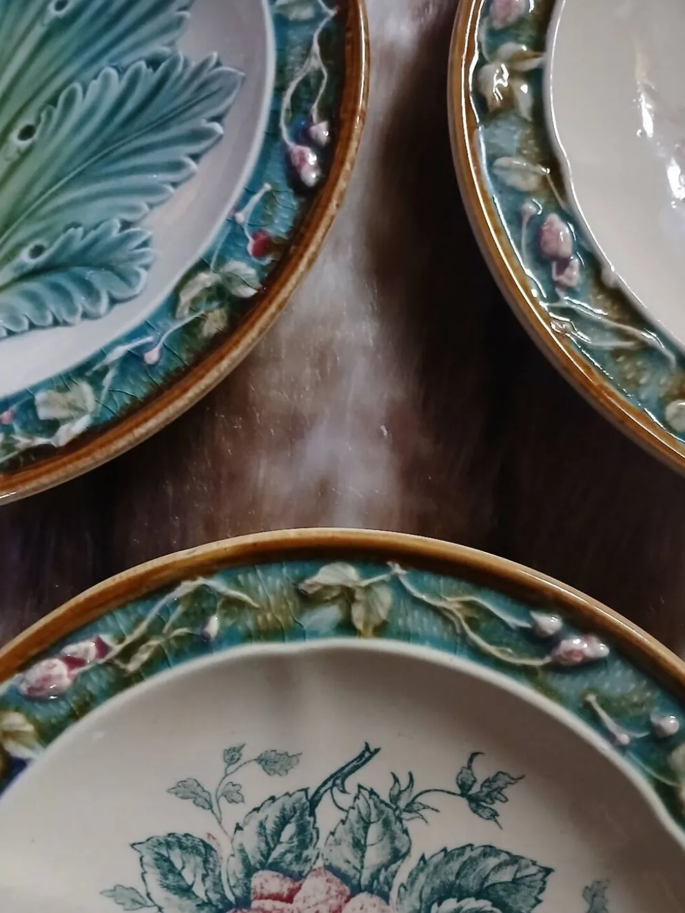 5 assiettes anciennes majolique Longchamp