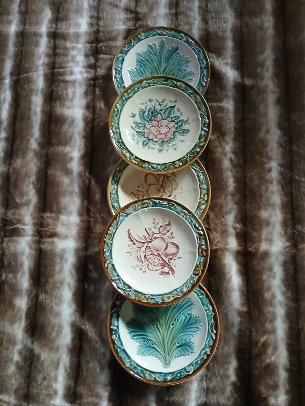 5 assiettes anciennes majolique Longchamp