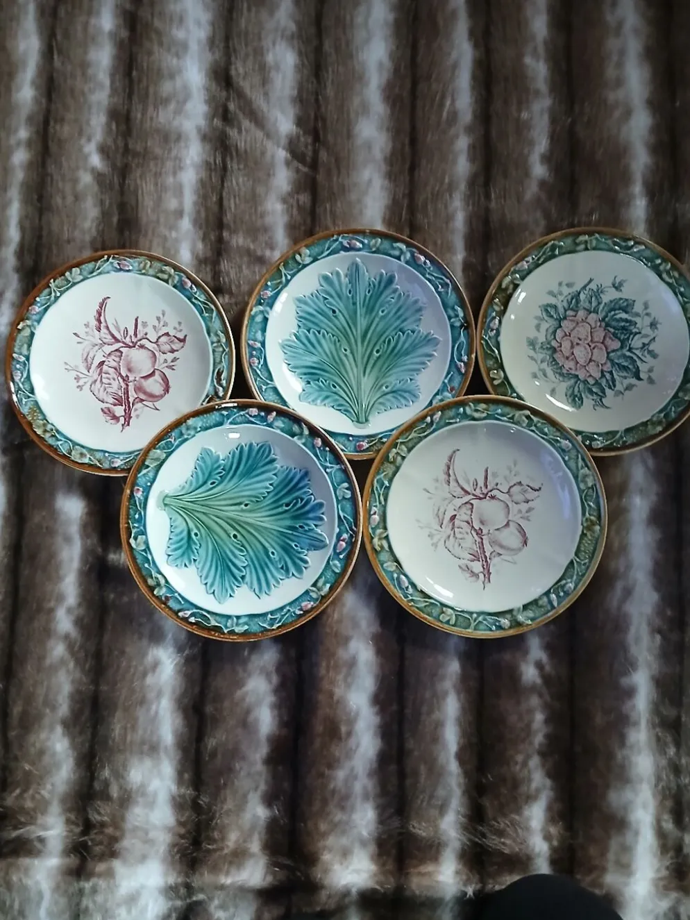5 assiettes anciennes majolique Longchamp