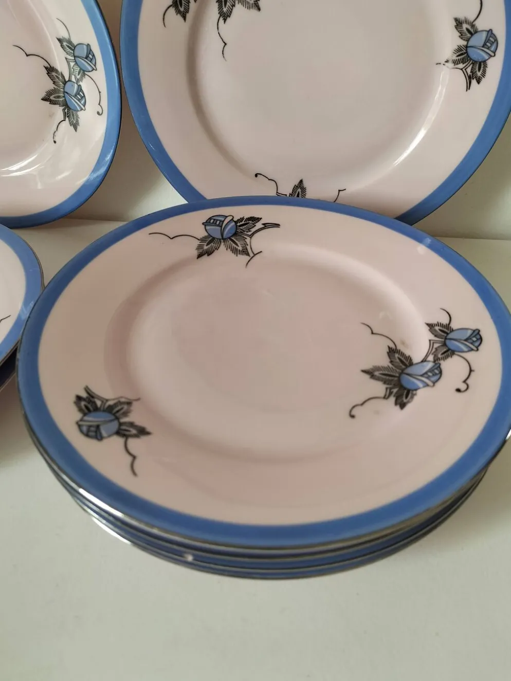 8 assiettes Art déco roses et bleues – Tchécoslovaquie – années 1930