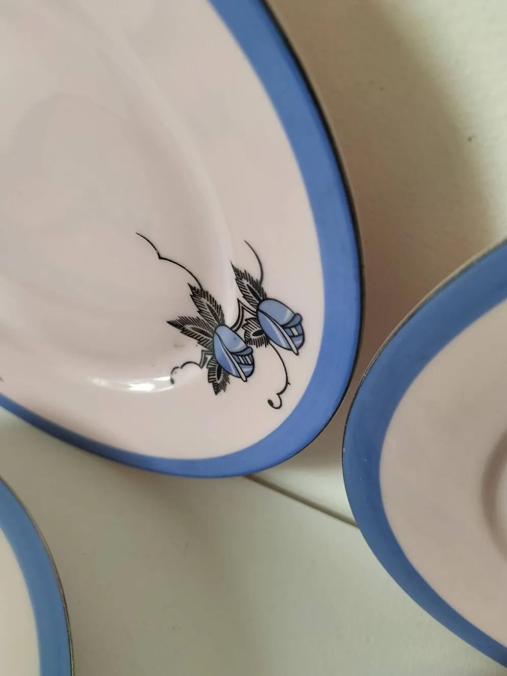 8 assiettes Art déco roses et bleues – Tchécoslovaquie – années 1930