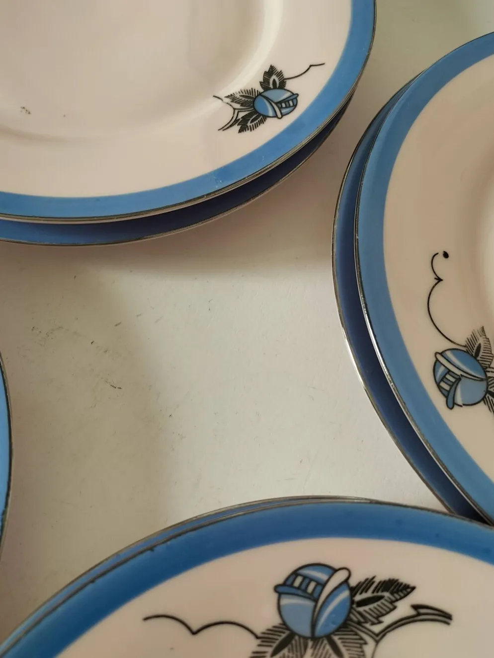 8 assiettes Art déco roses et bleues – Tchécoslovaquie – années 1930