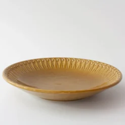 Assiette scandinave en céramique moutarde, années 1960