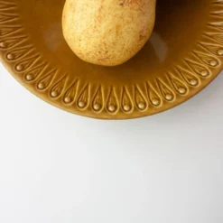 Assiette scandinave en céramique moutarde, années 1960