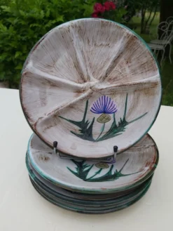 4 assiettes à compartiments Vallauris décor chardons