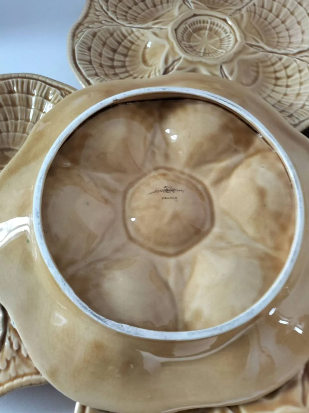 5 assiettes à coquillages Sarreguemines caramel, années 50