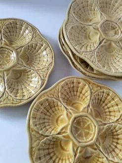 5 assiettes à coquillages Sarreguemines caramel, années 50
