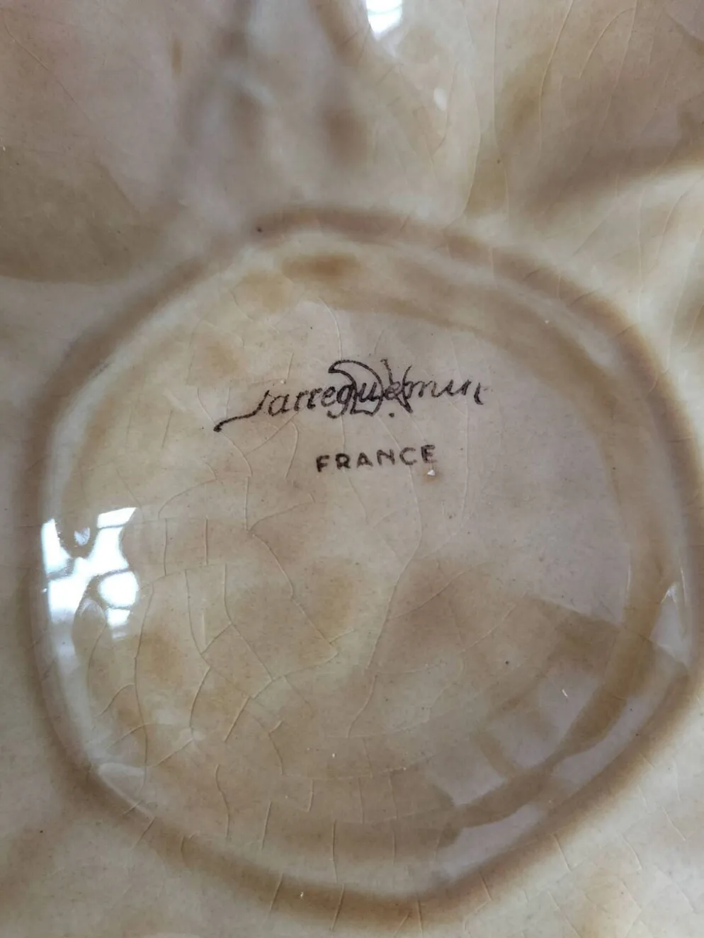 5 assiettes à coquillages Sarreguemines caramel, années 50