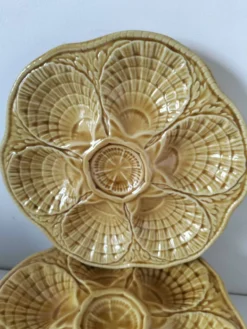 5 assiettes à coquillages Sarreguemines caramel, années 50