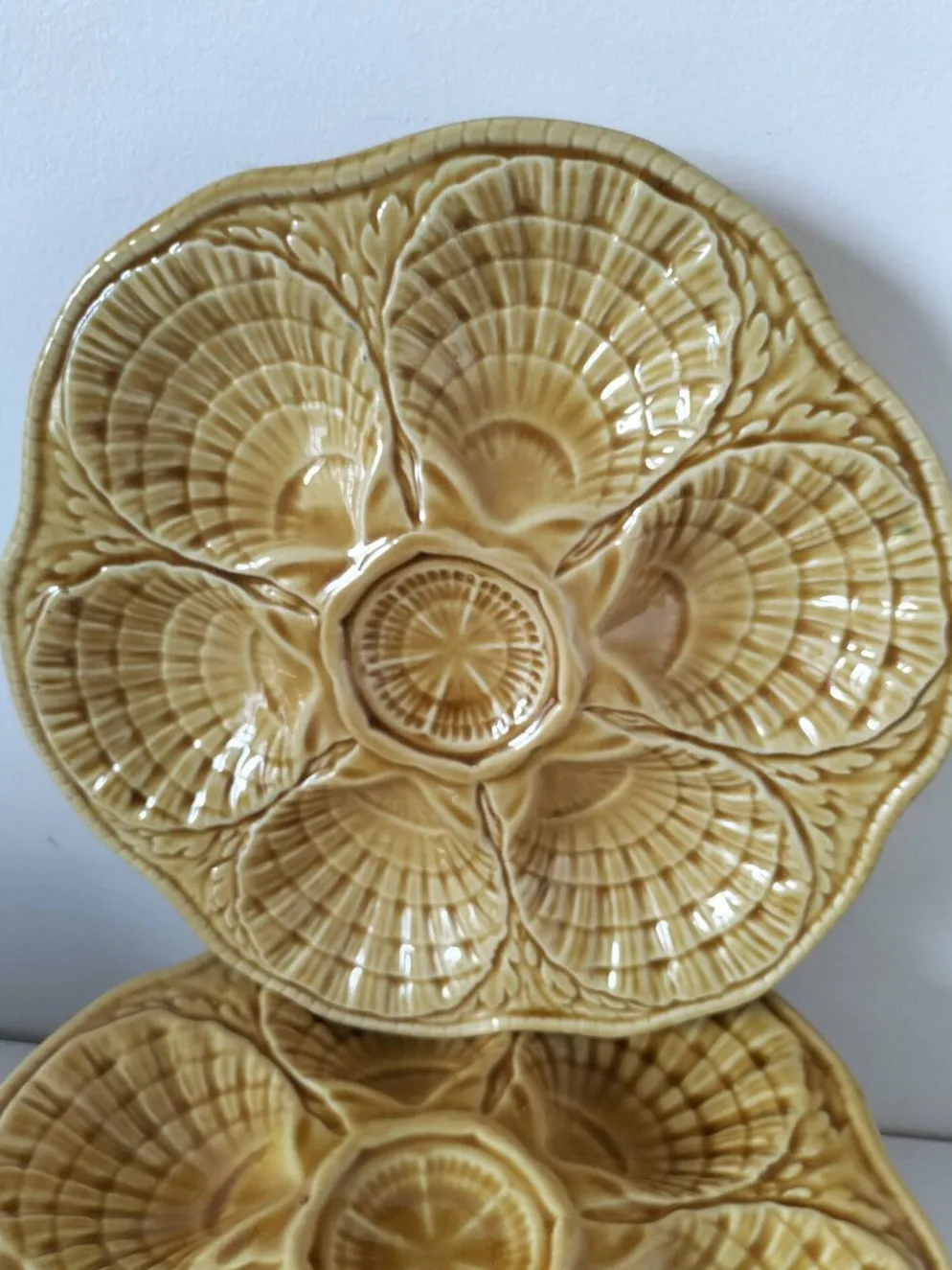 5 assiettes à coquillages Sarreguemines caramel, années 50