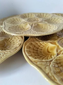 5 assiettes à coquillages Sarreguemines caramel, années 50