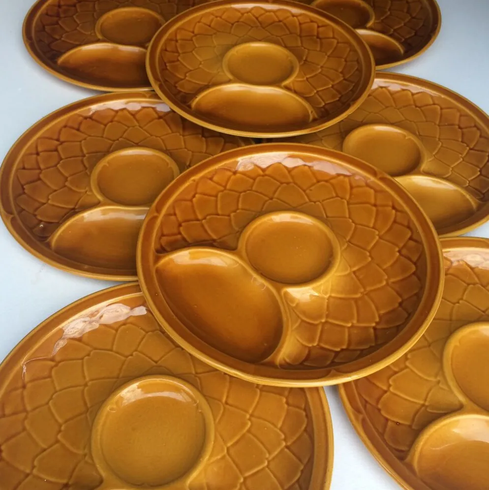 8 assiettes céramique artichauts