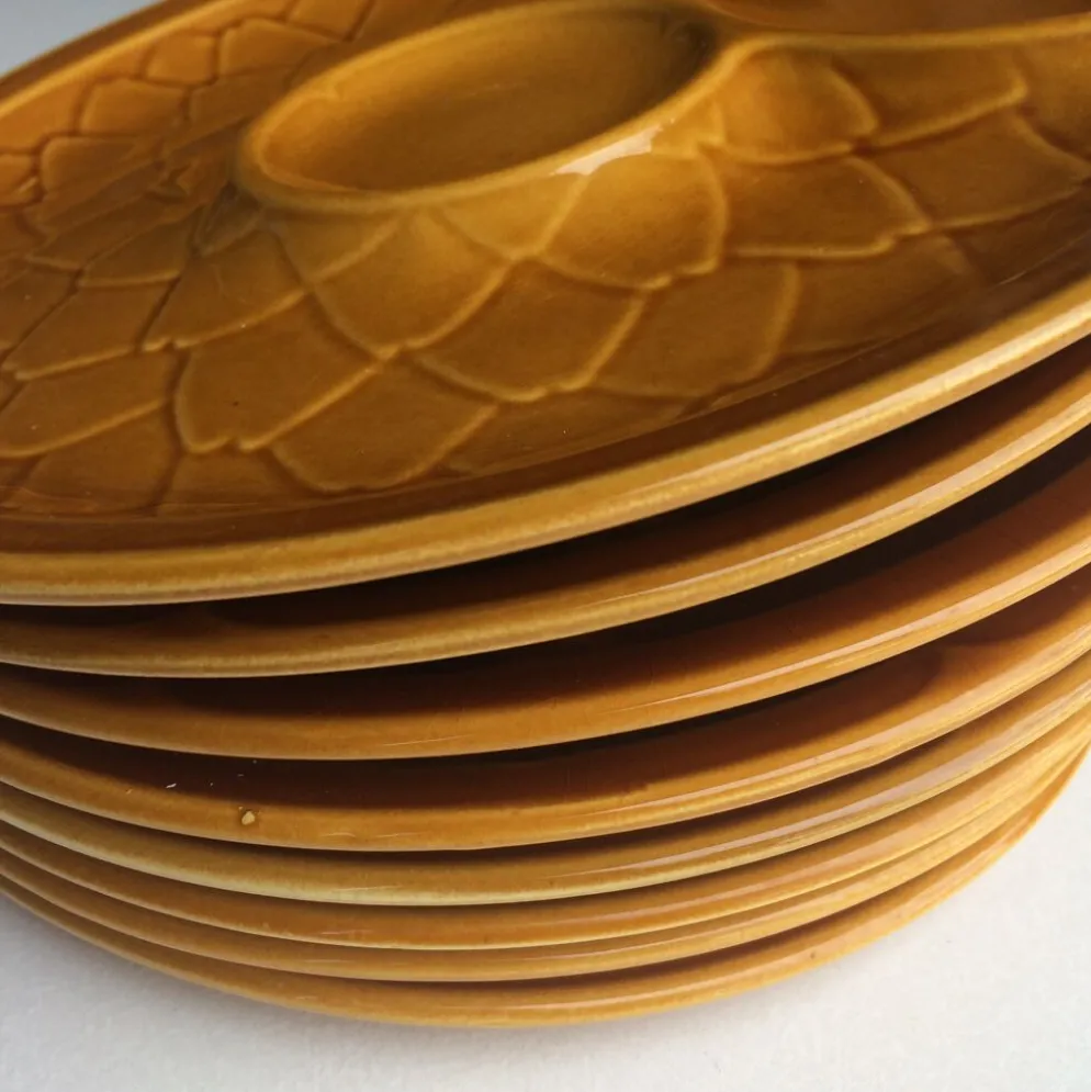 8 assiettes céramique artichauts
