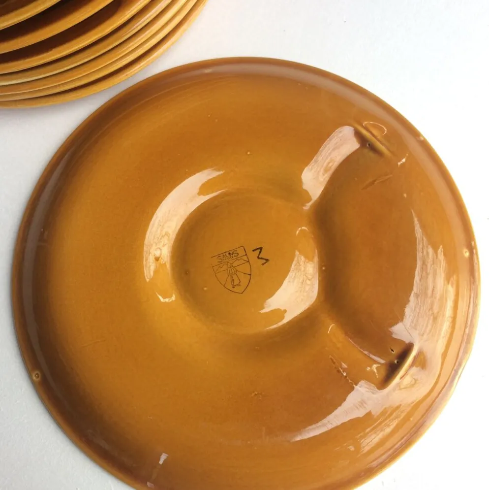 8 assiettes céramique artichauts