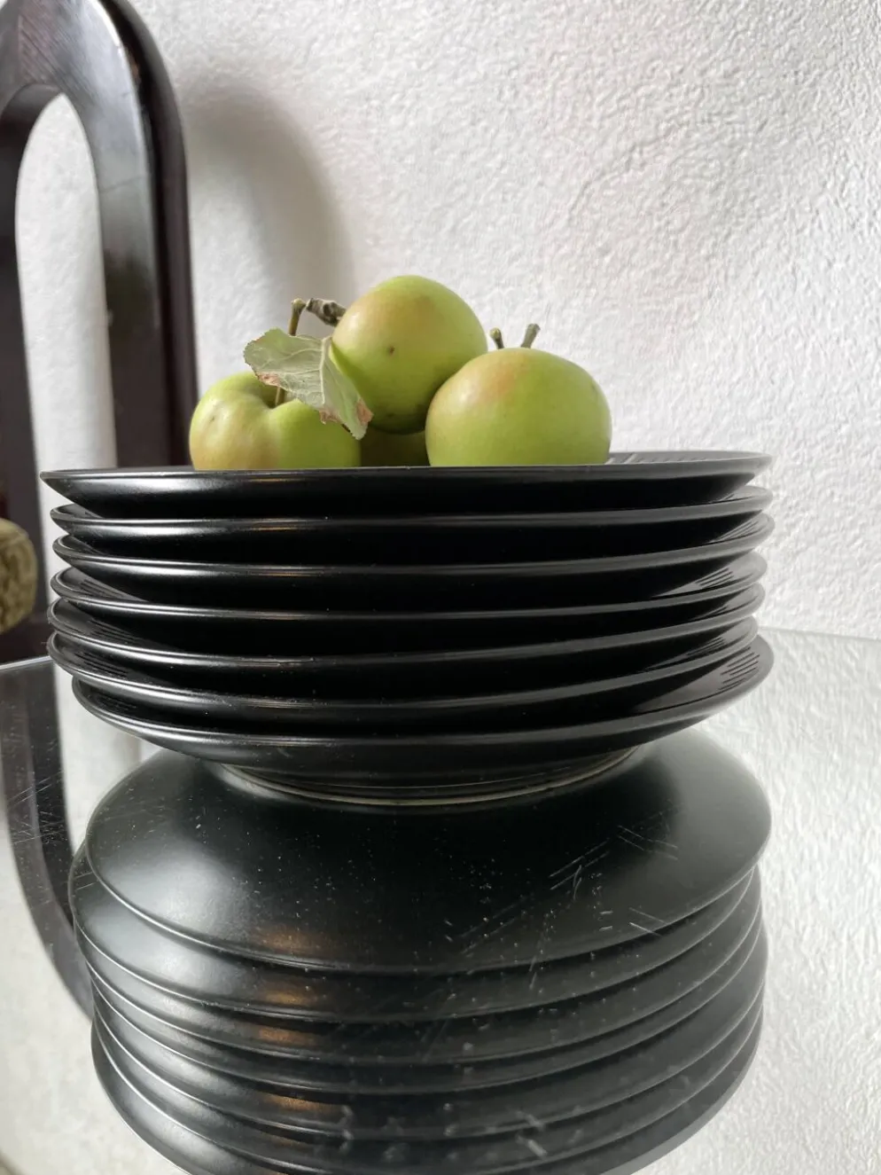 7 assiettes céramique noire