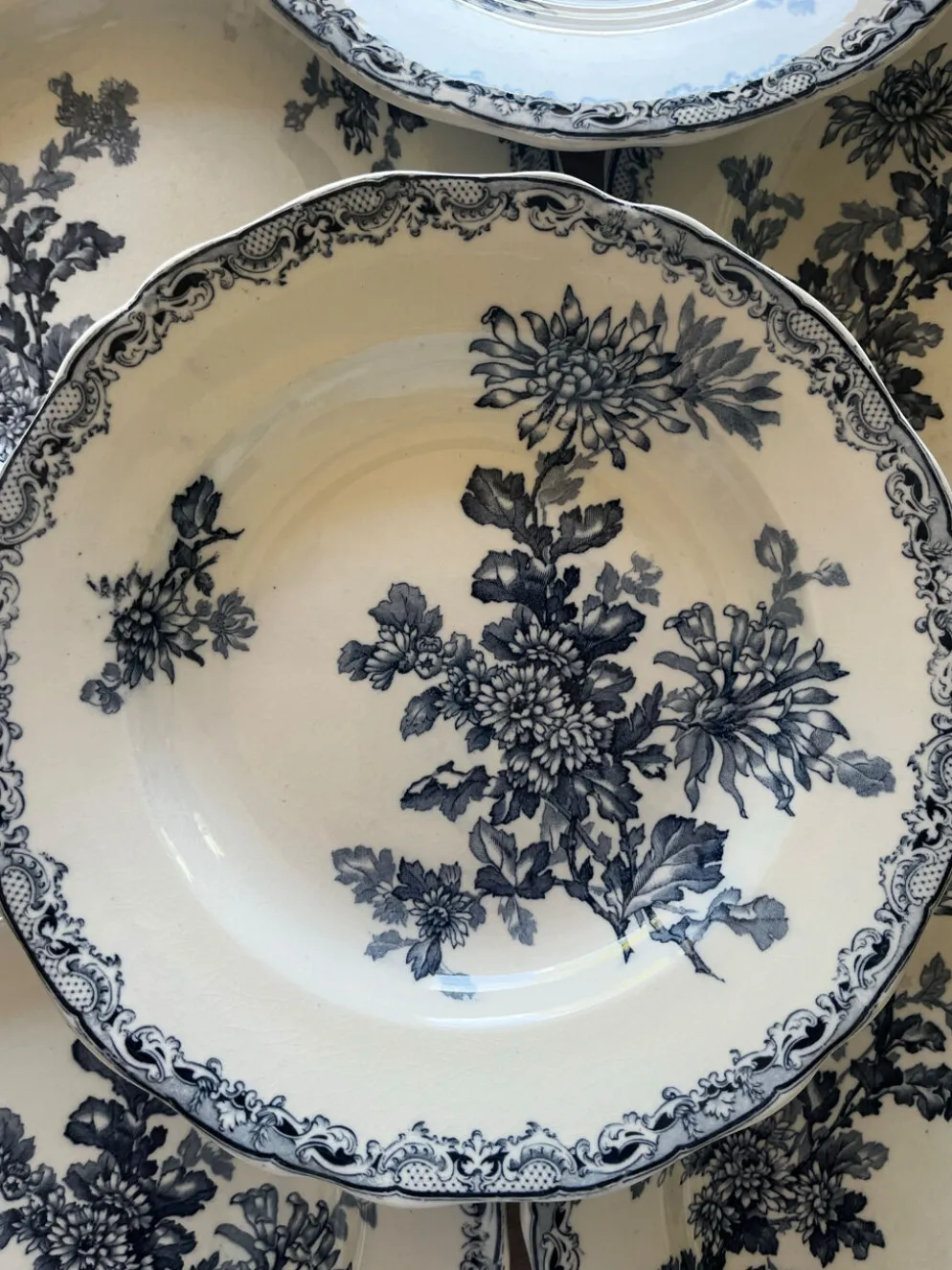 Assiettes creuses anciennes