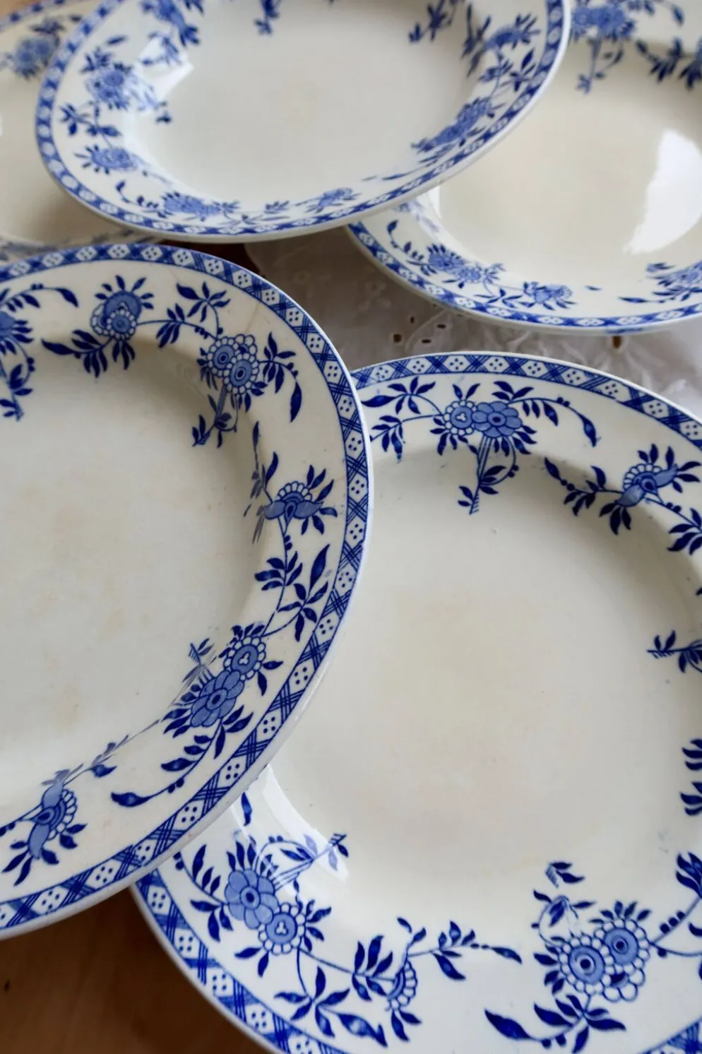 6 assiettes creuses anciennes porcelaine de Dresde bleu blanc