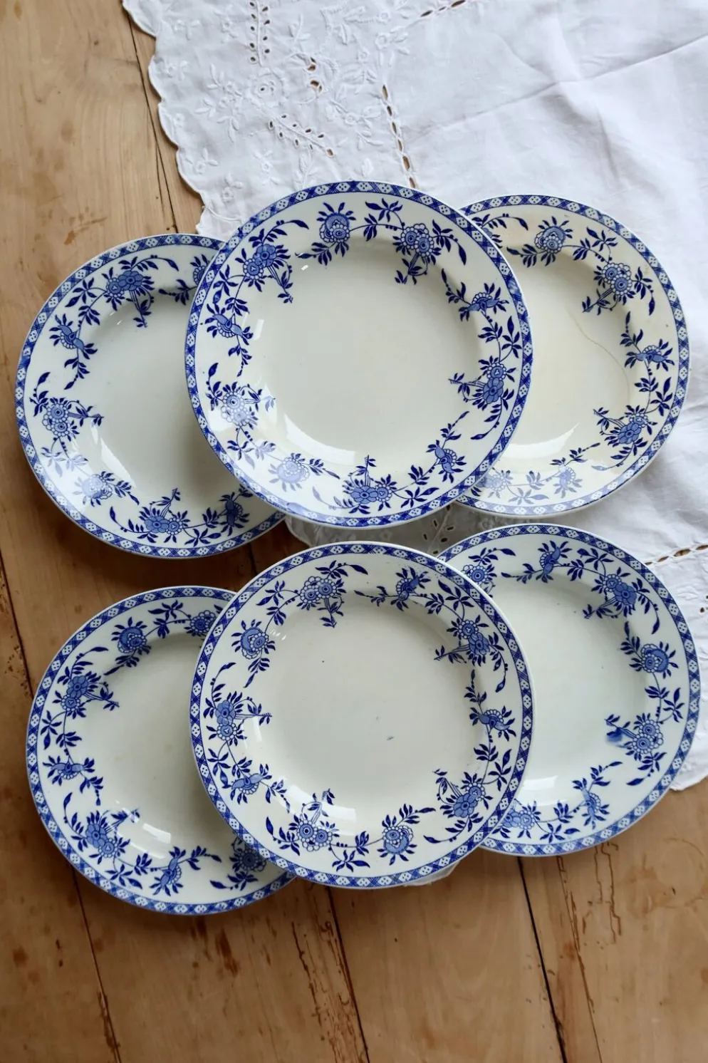 6 assiettes creuses anciennes porcelaine de Dresde bleu blanc