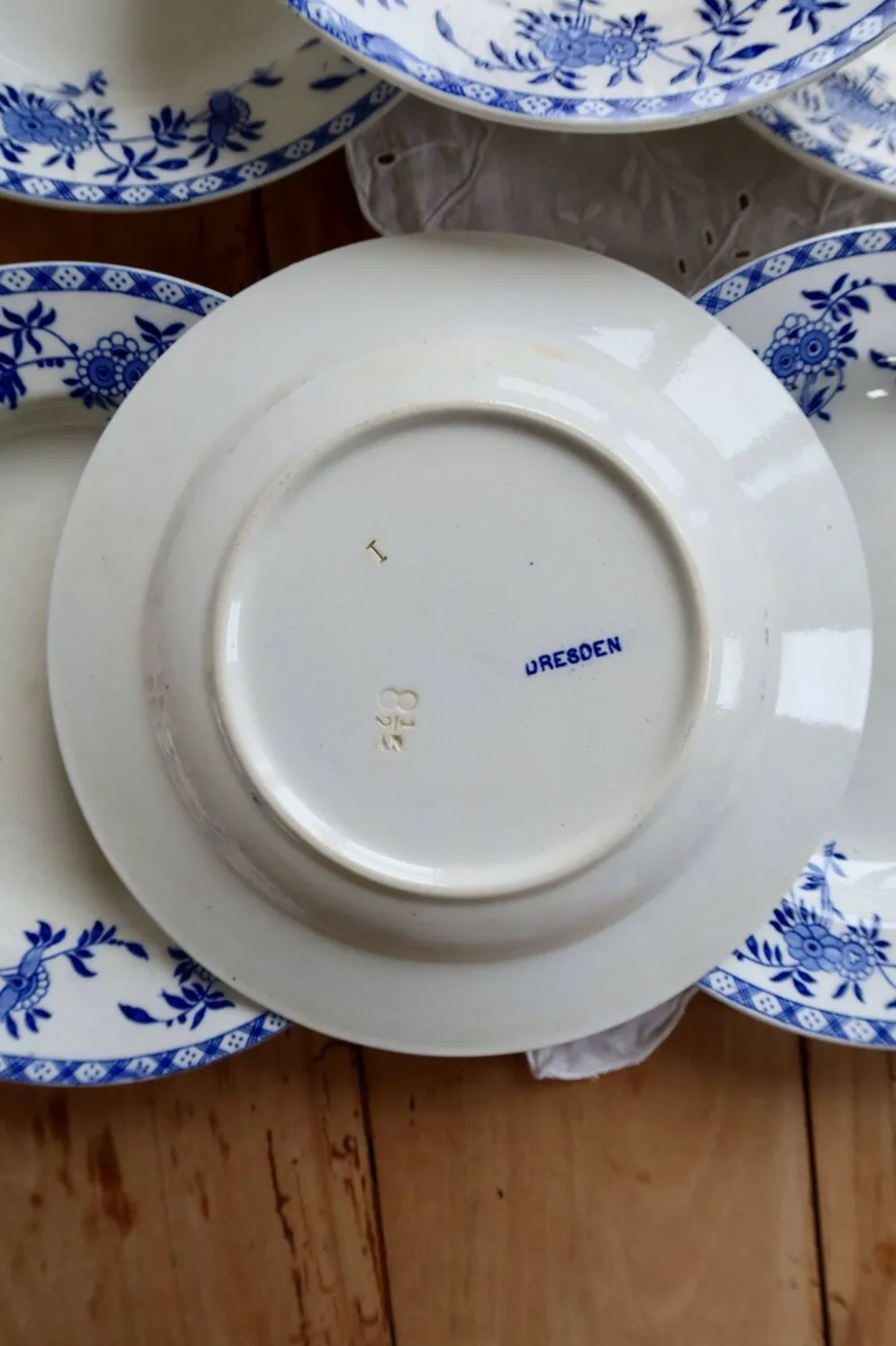 6 assiettes creuses anciennes porcelaine de Dresde bleu blanc