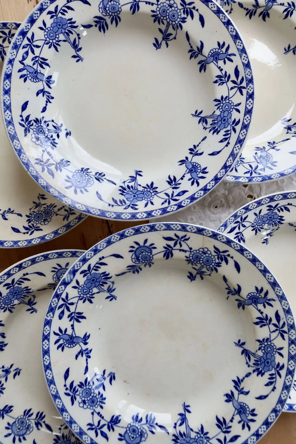 6 assiettes creuses anciennes porcelaine de Dresde bleu blanc