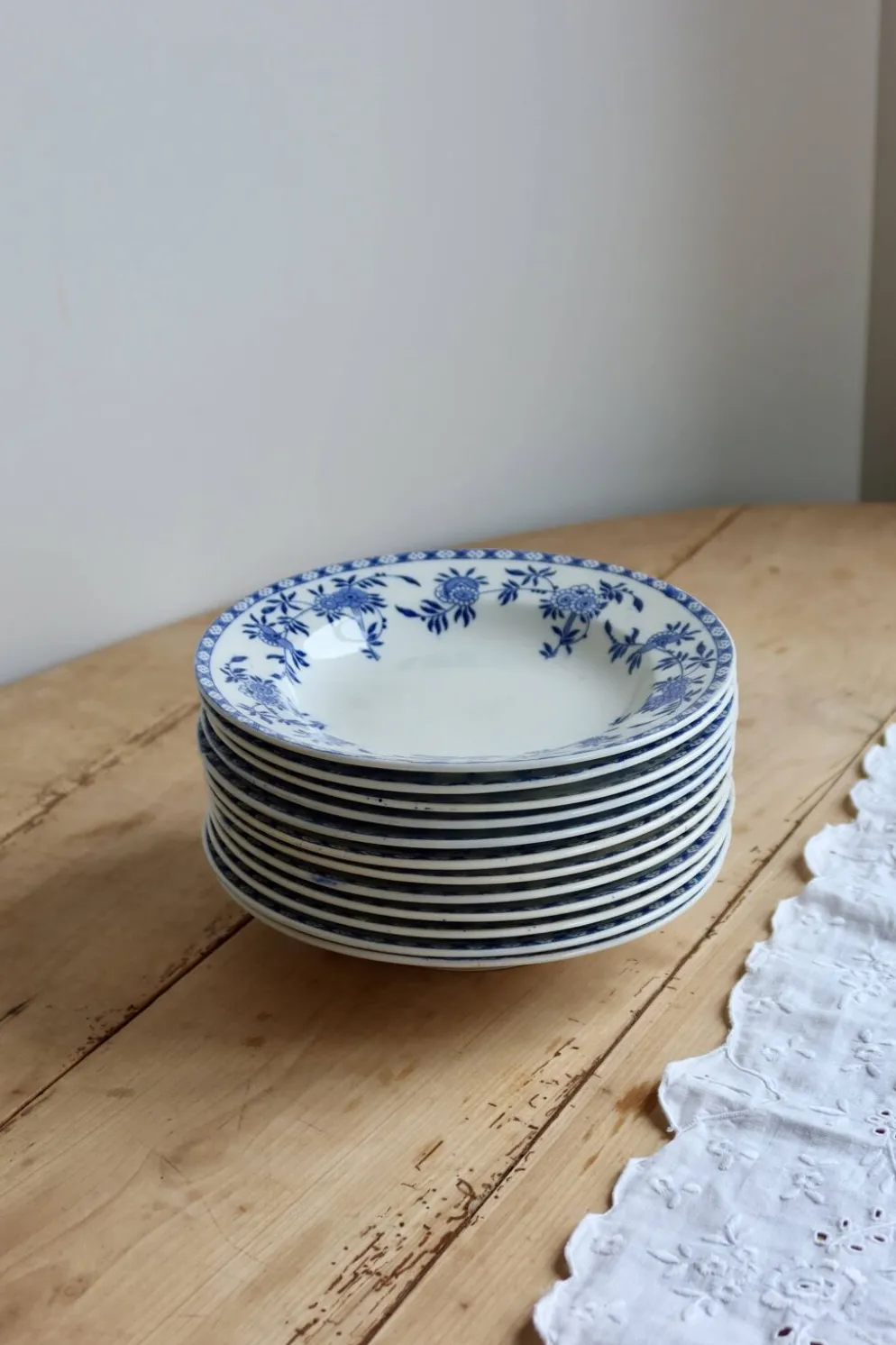 6 assiettes creuses anciennes porcelaine de Dresde bleu blanc