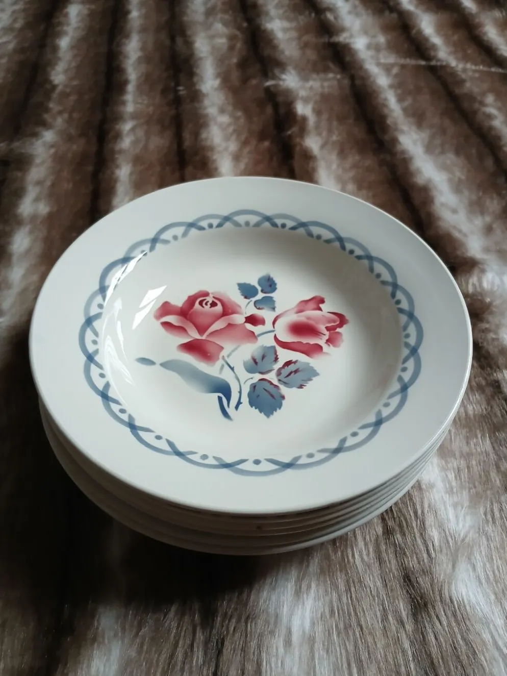 6 assiettes creuses anciennes dépareillées