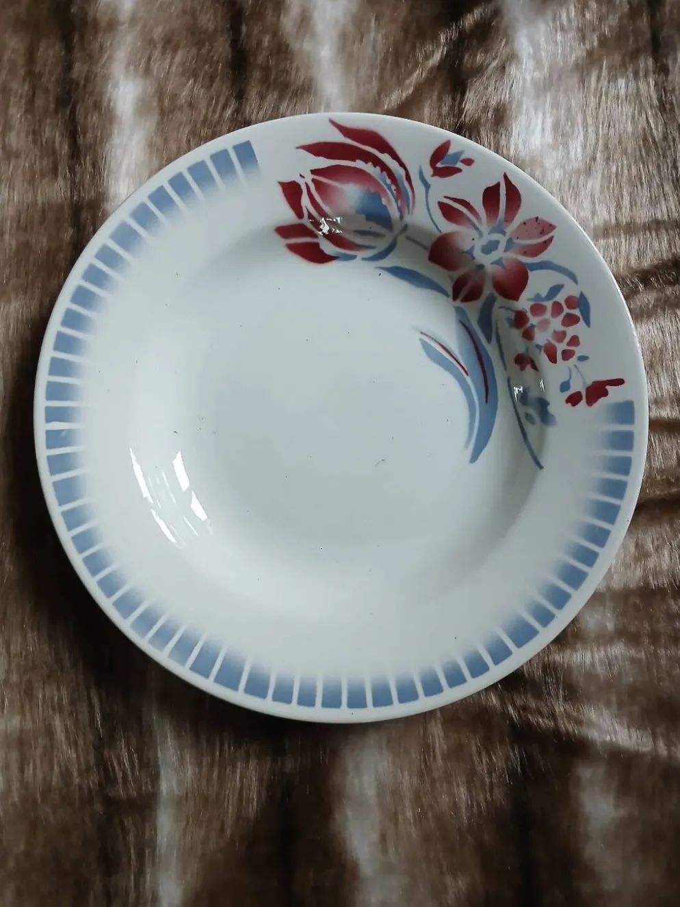 6 assiettes creuses anciennes dépareillées