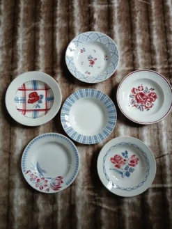 6 assiettes creuses anciennes dépareillées