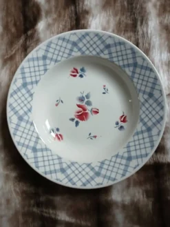 6 assiettes creuses anciennes dépareillées