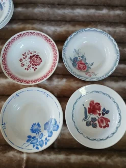 16 assiettes creuses anciennes dépareillées