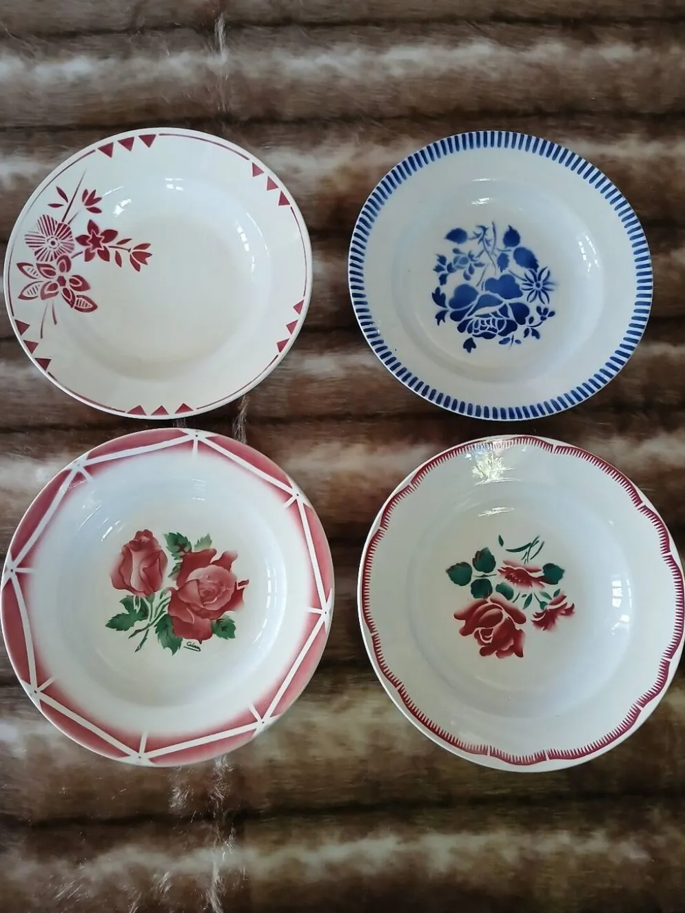 16 assiettes creuses anciennes dépareillées