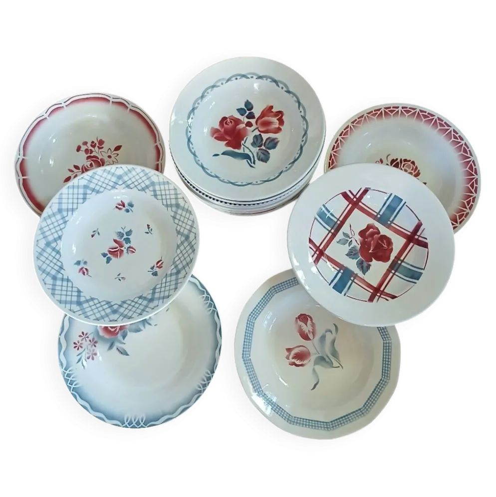 16 assiettes creuses anciennes dépareillées