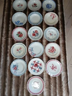 16 assiettes creuses anciennes dépareillées