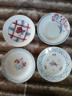 16 assiettes creuses anciennes dépareillées