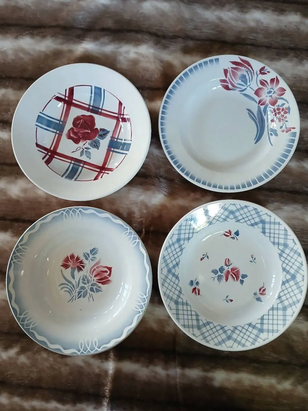16 assiettes creuses anciennes dépareillées