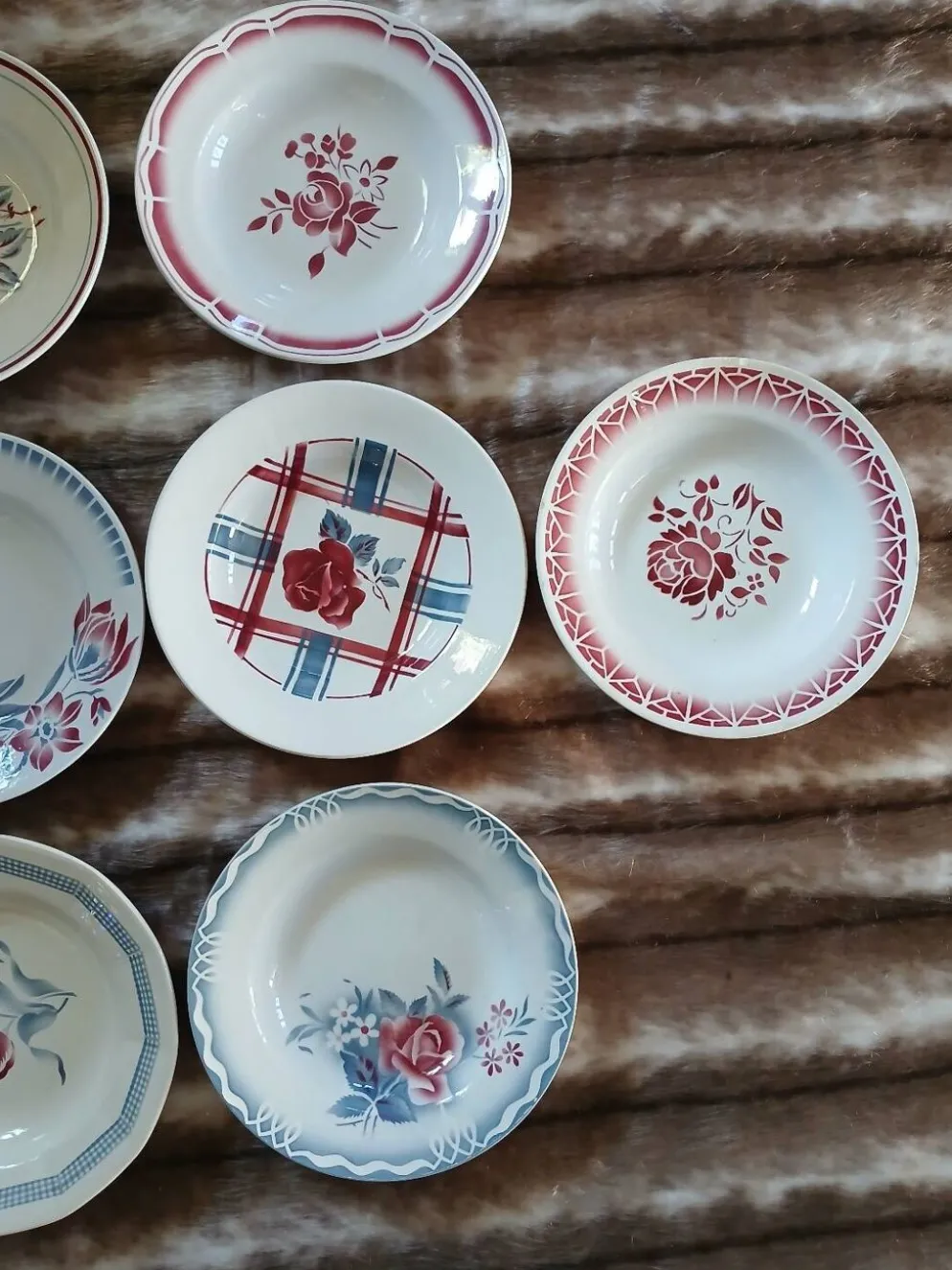 16 assiettes creuses anciennes dépareillées
