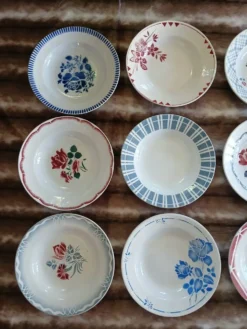 16 assiettes creuses anciennes dépareillées