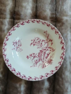9 assiettes creuses anciennes dépareillées