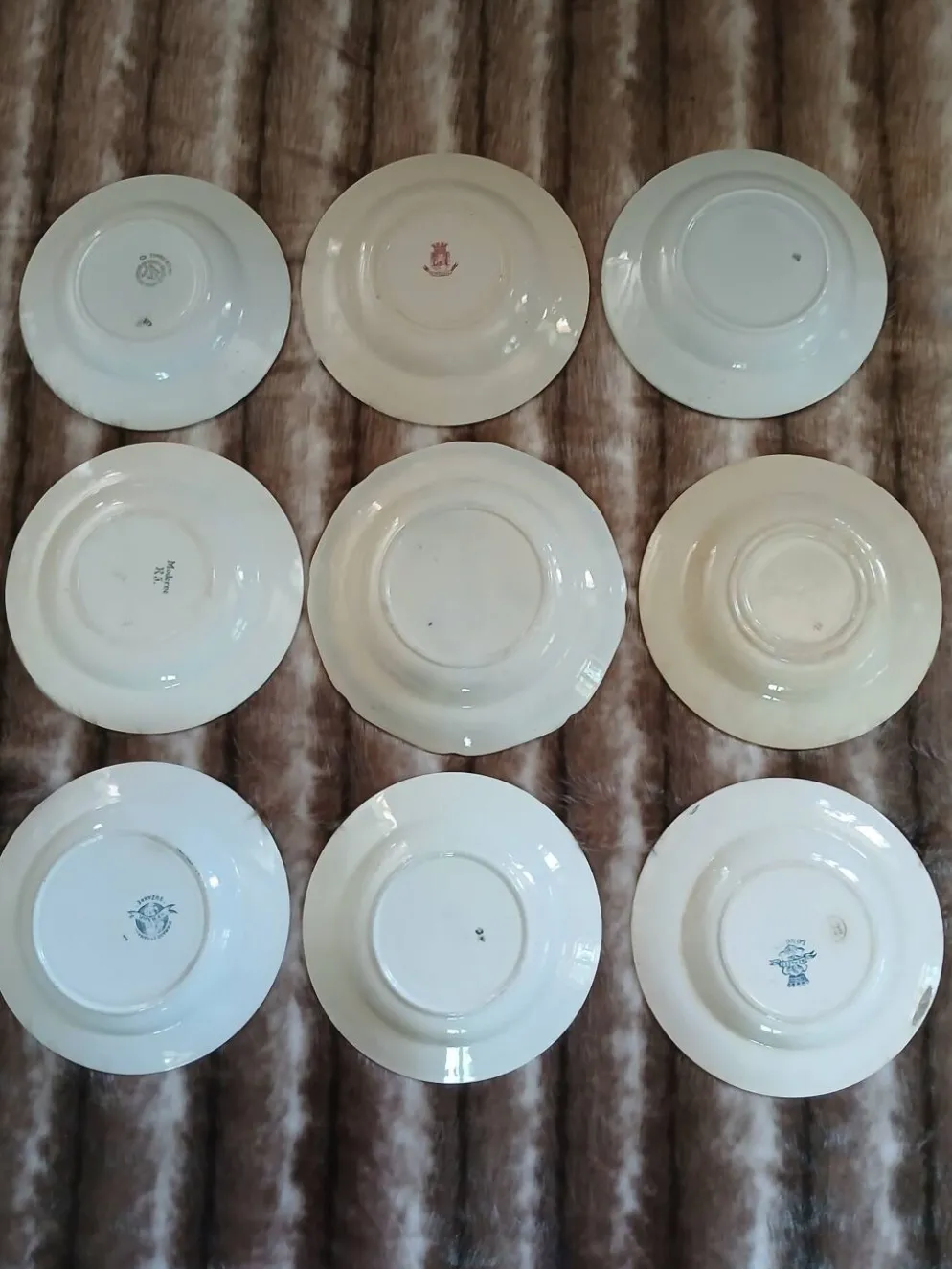 9 assiettes creuses anciennes dépareillées