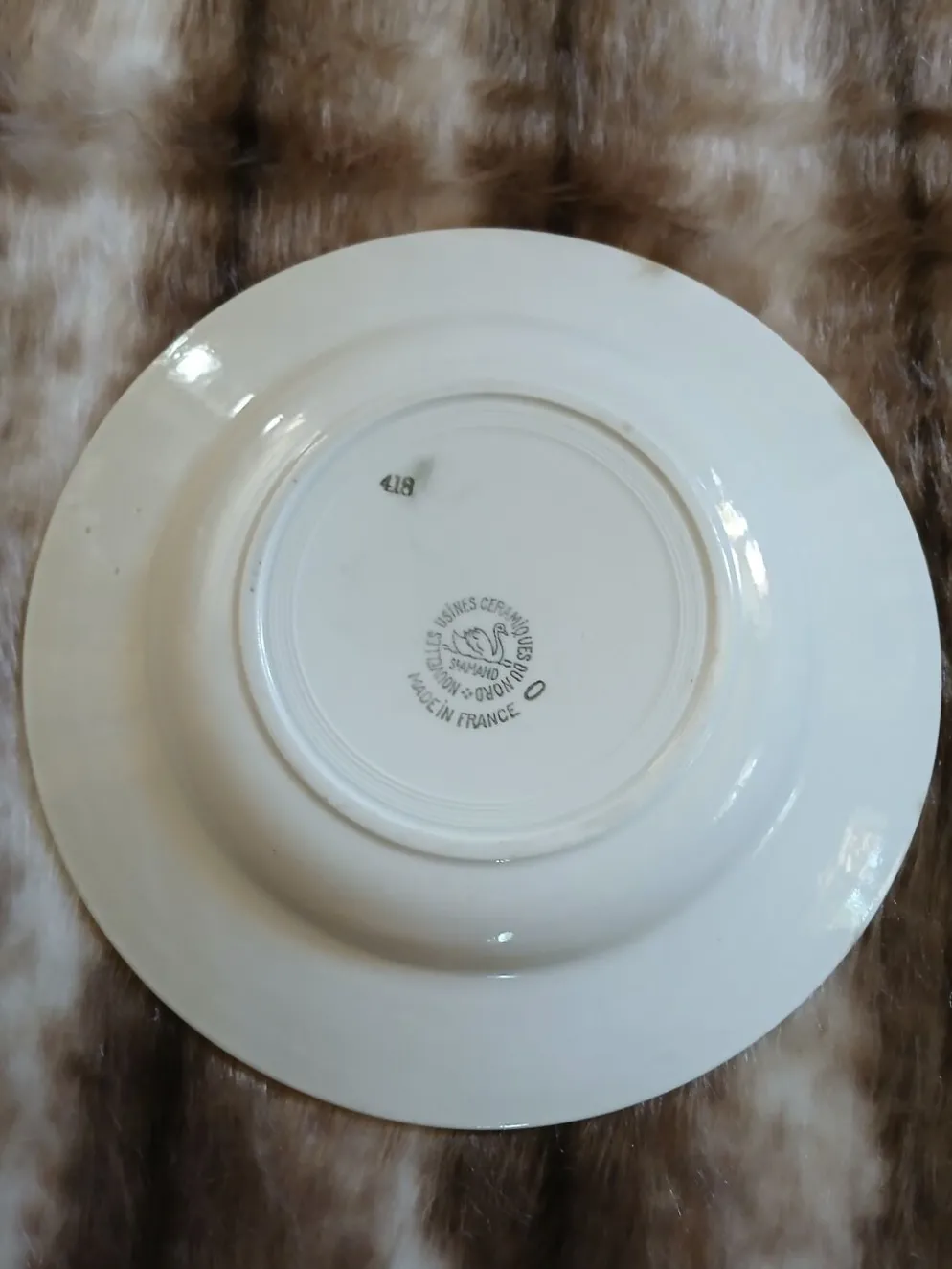 9 assiettes creuses anciennes dépareillées