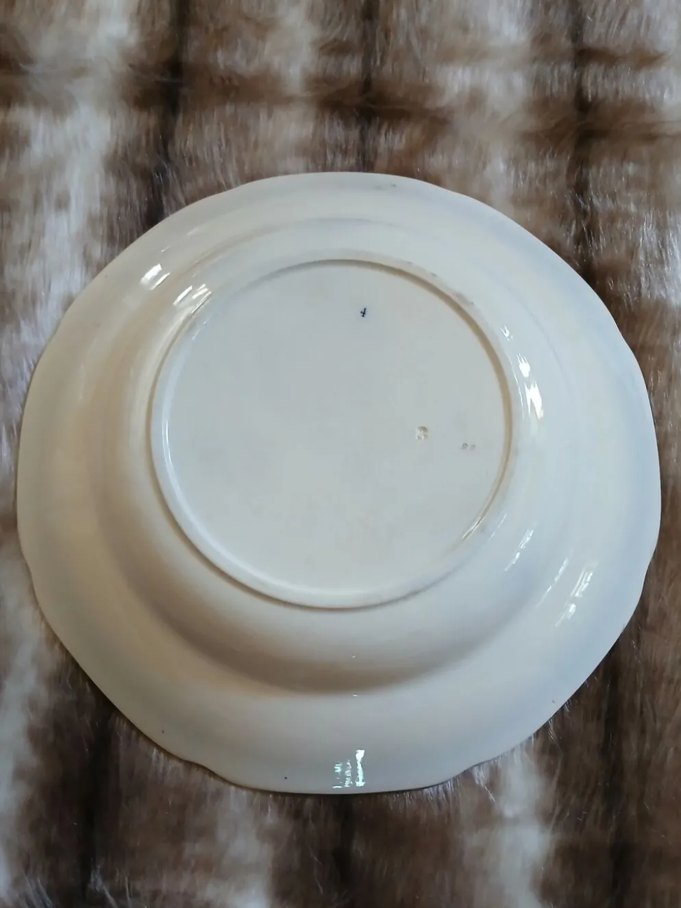 9 assiettes creuses anciennes dépareillées
