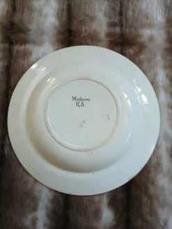 9 assiettes creuses anciennes dépareillées