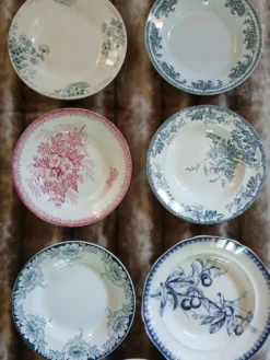 9 assiettes creuses anciennes dépareillées