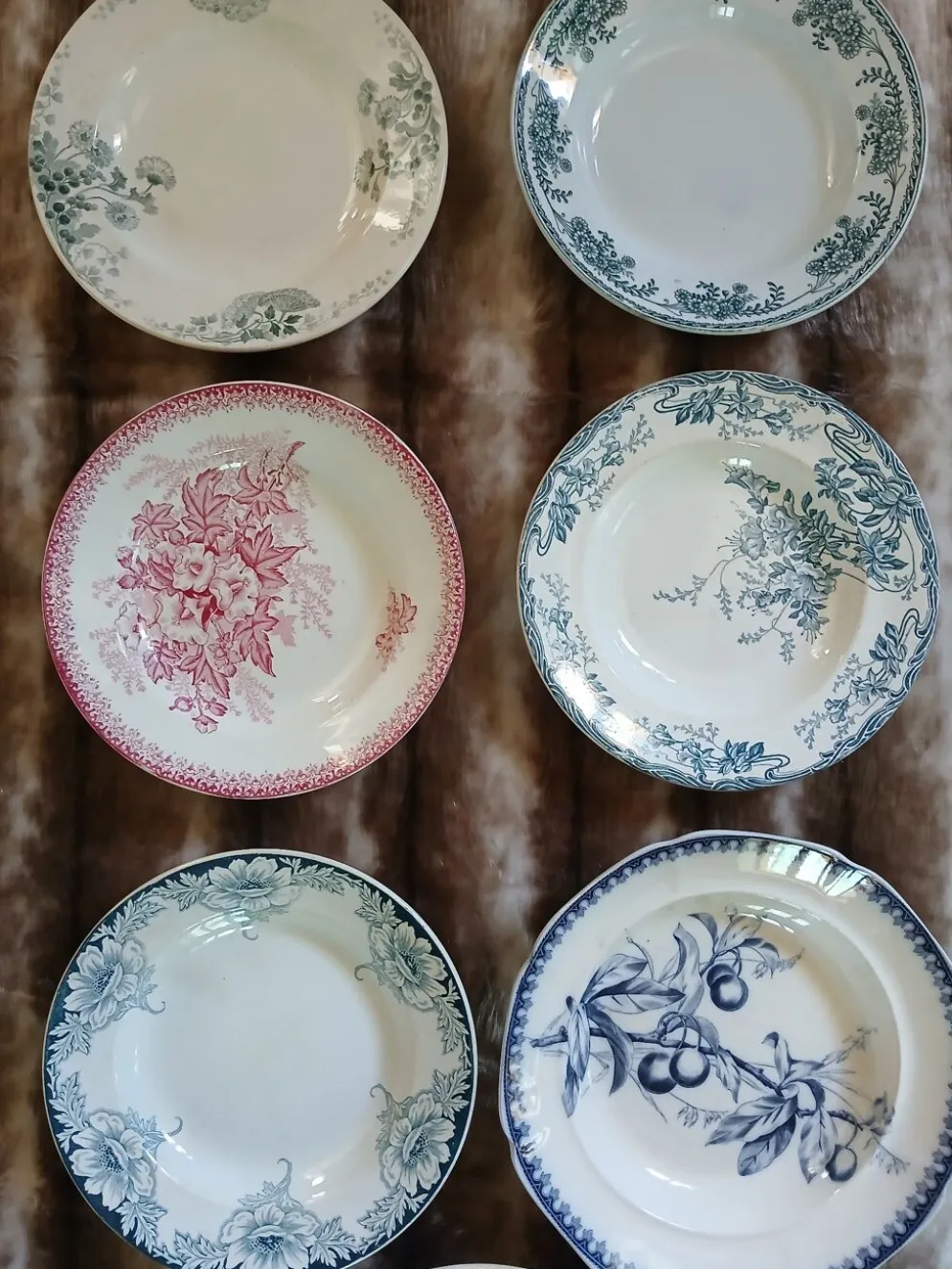 9 assiettes creuses anciennes dépareillées