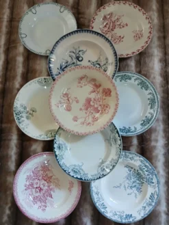 9 assiettes creuses anciennes dépareillées
