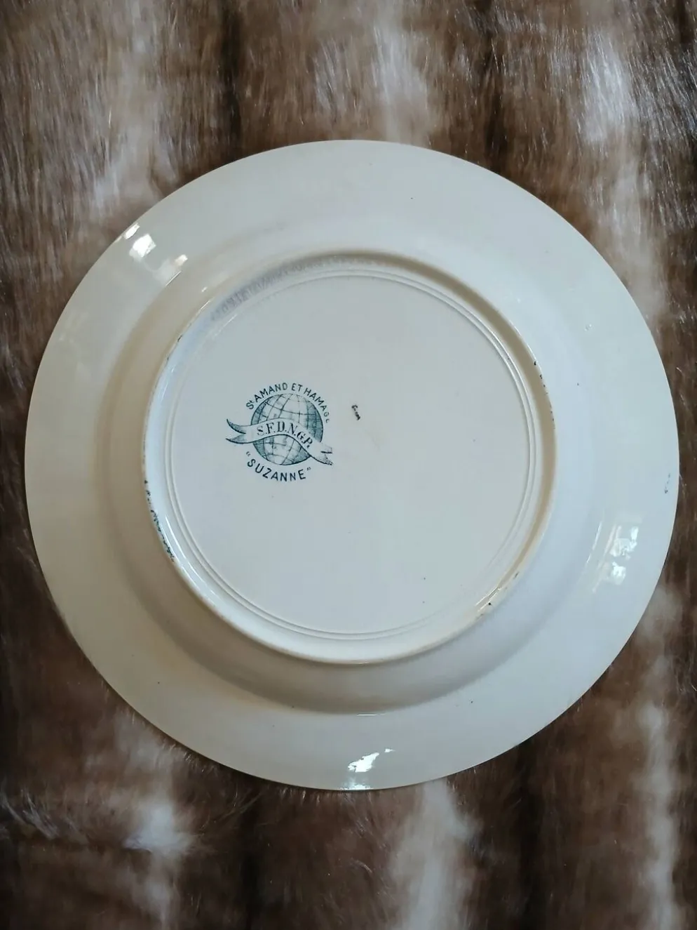 9 assiettes creuses anciennes dépareillées