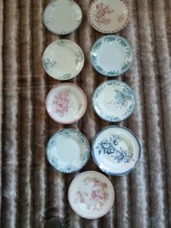 9 assiettes creuses anciennes dépareillées