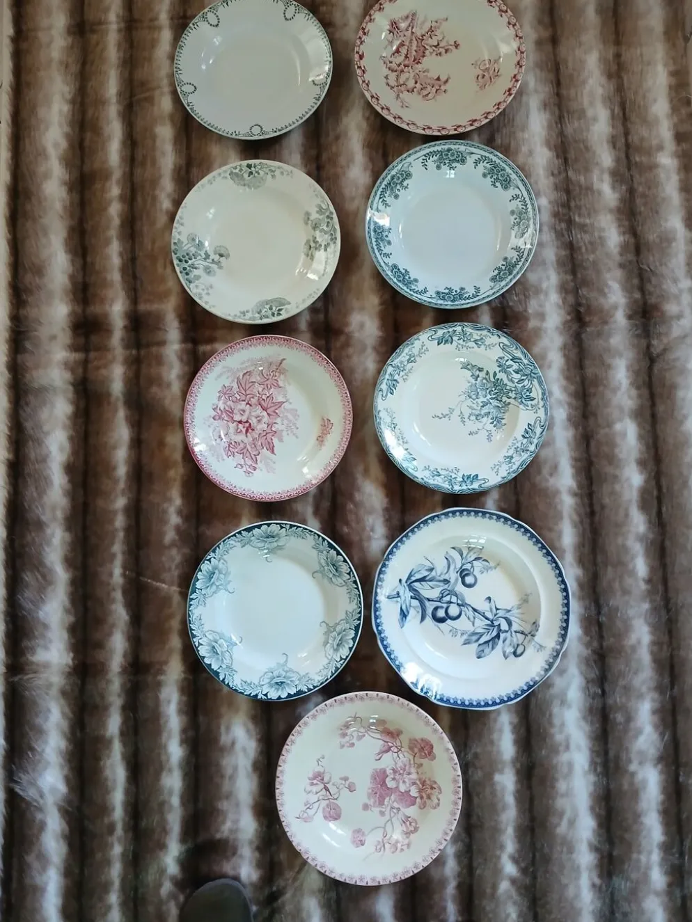 9 assiettes creuses anciennes dépareillées