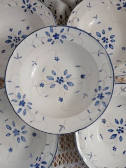 5 assiettes creuses anciennes Moustiers